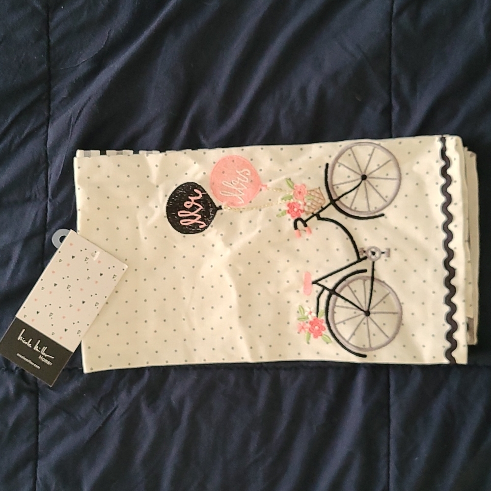 Nicole Miller Set of Two Mr. and Mrs. Hand Towels